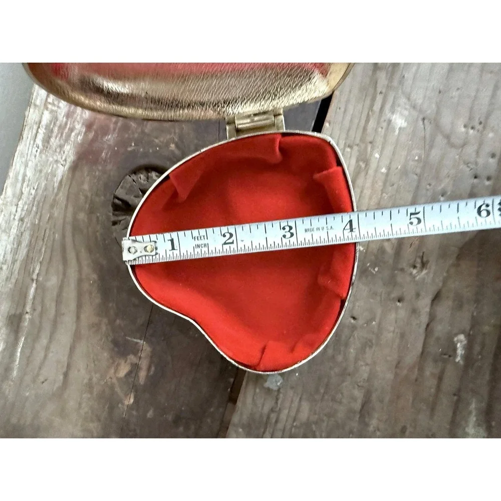 International Silver Co Heart Shaped Silverplate Trinket Box‎